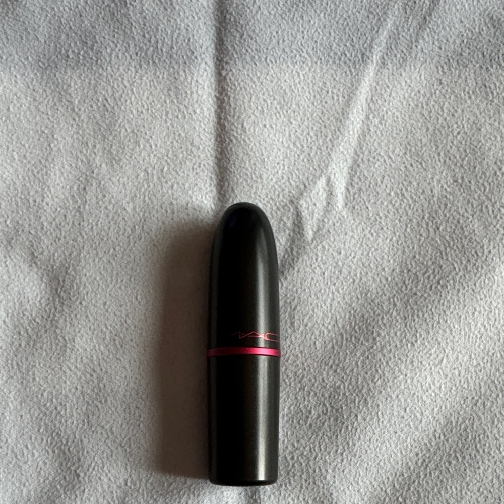 Mac cosmetic. Ariana Grande 2 Viva Glam lipstick.